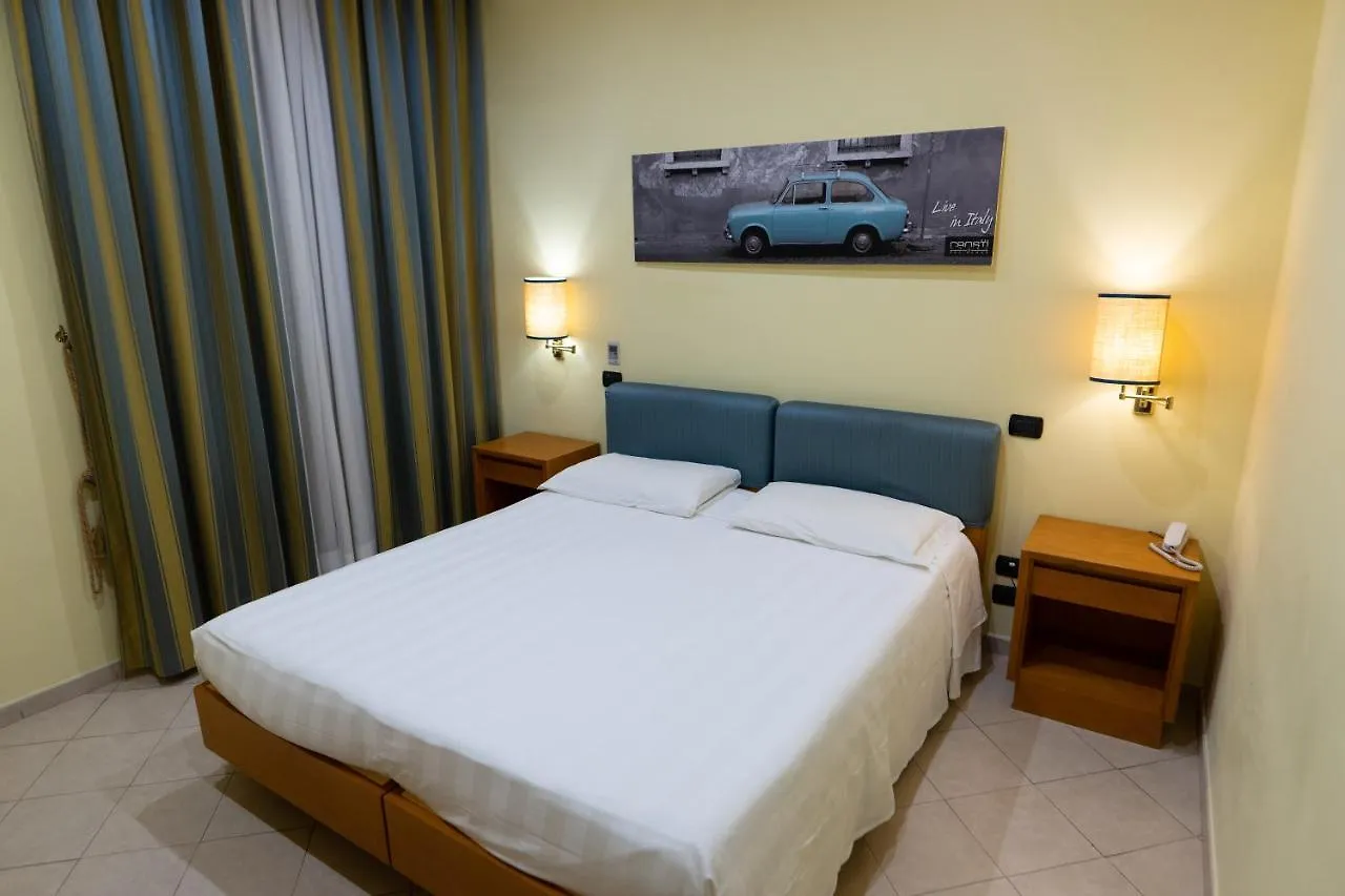 ***  Crosti Hotel Рим Италия