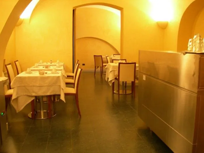 רומא Crosti Hotel
