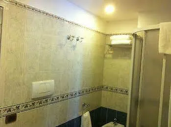רומא Crosti Hotel