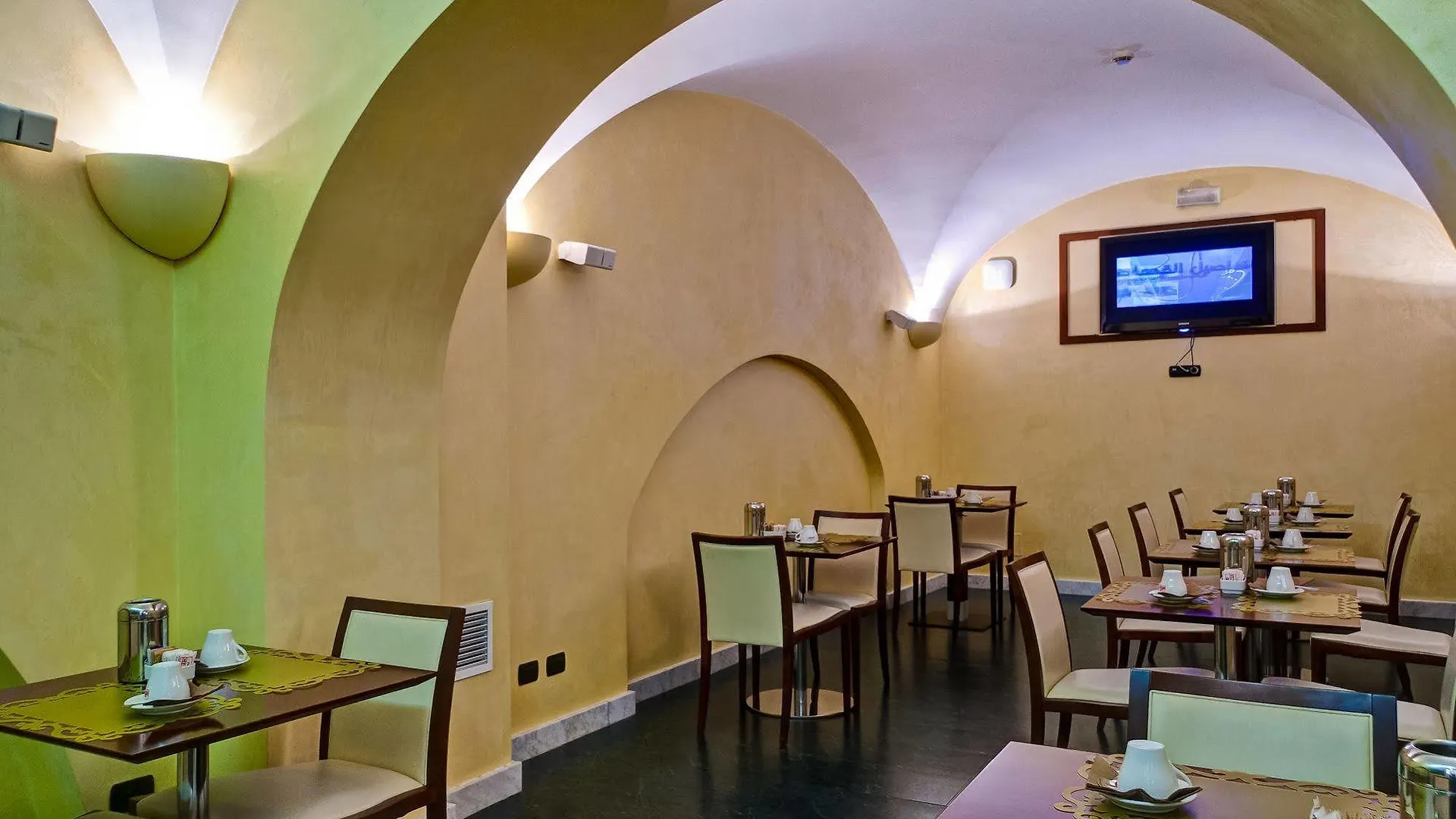 Crosti Hotel Rome 3*,