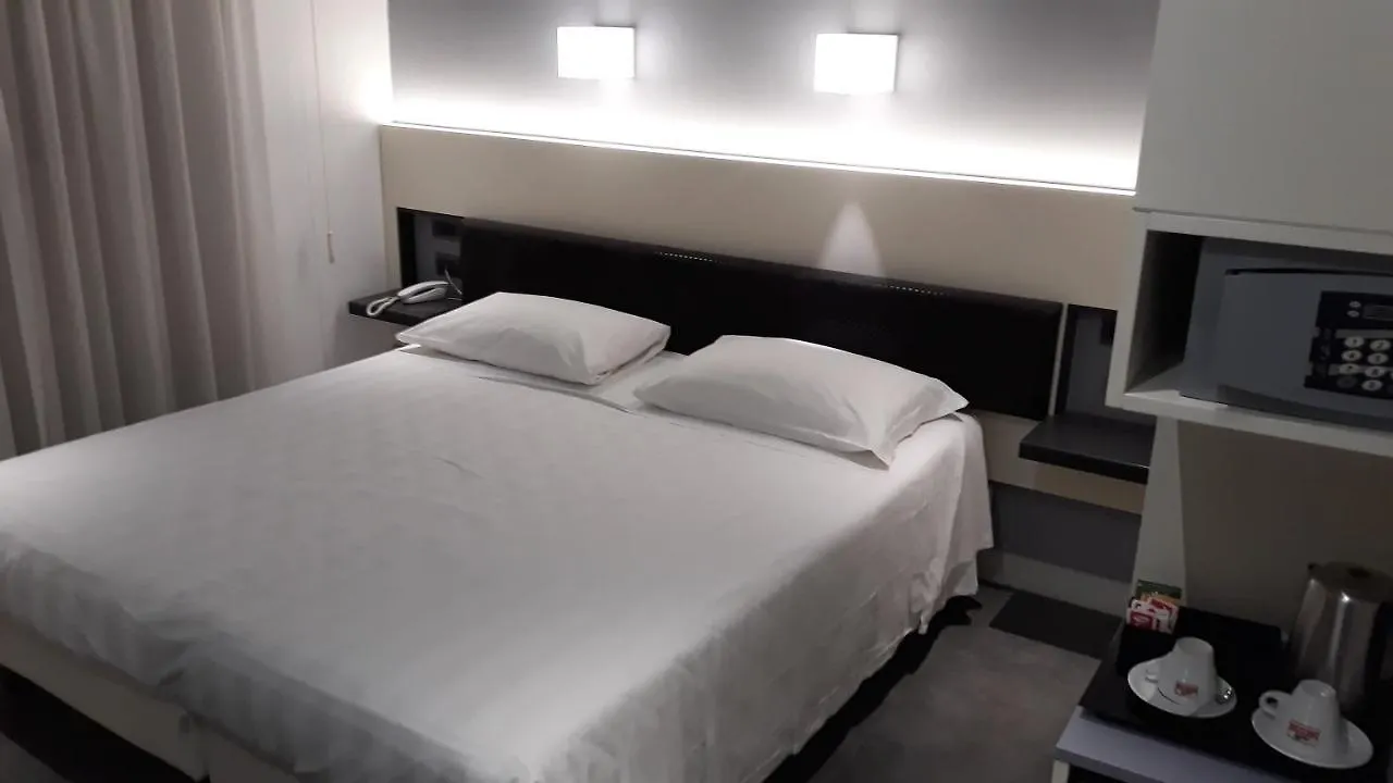 Crosti Hotel Rome 3*,  Italy