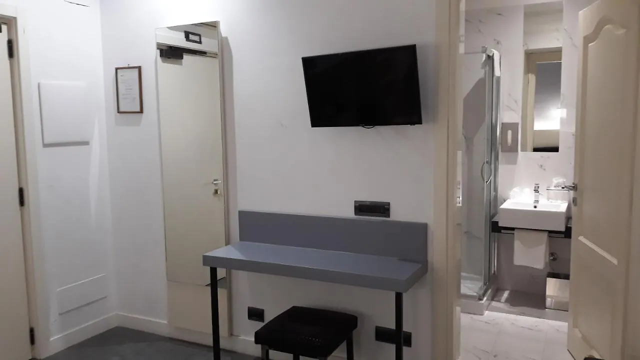 Crosti Hotel Rome 3*,  Italy