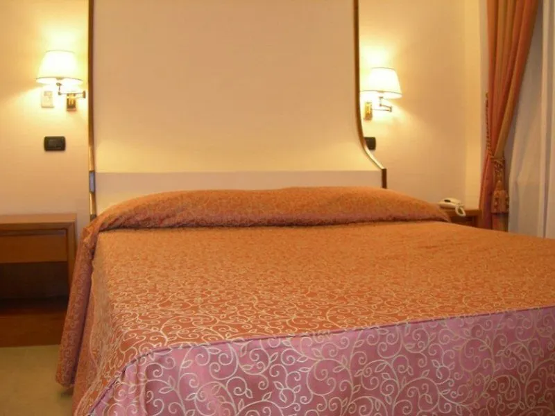 Crosti Hotel Rome 3*,