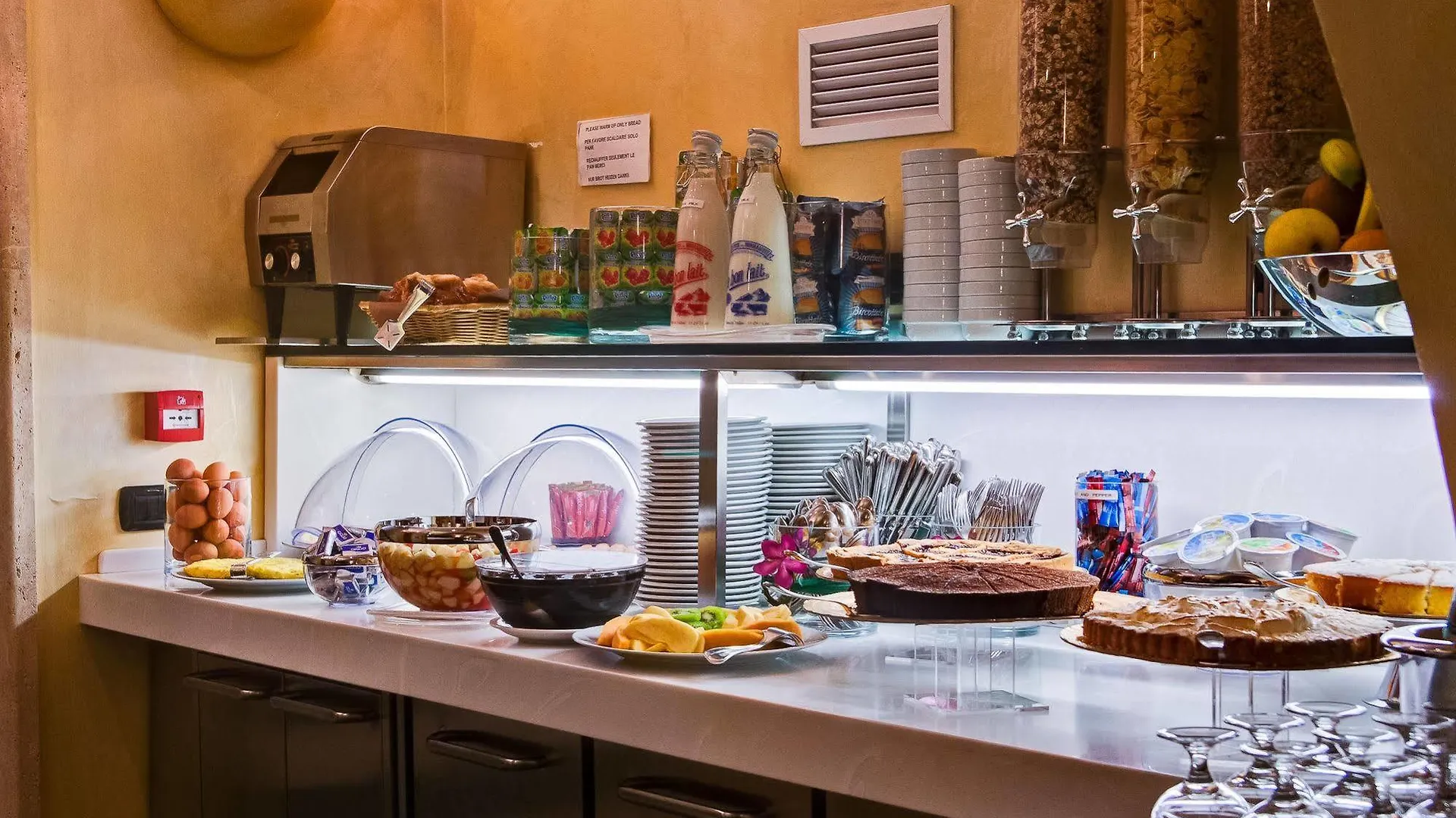 Crosti Hotel Rome 3*,